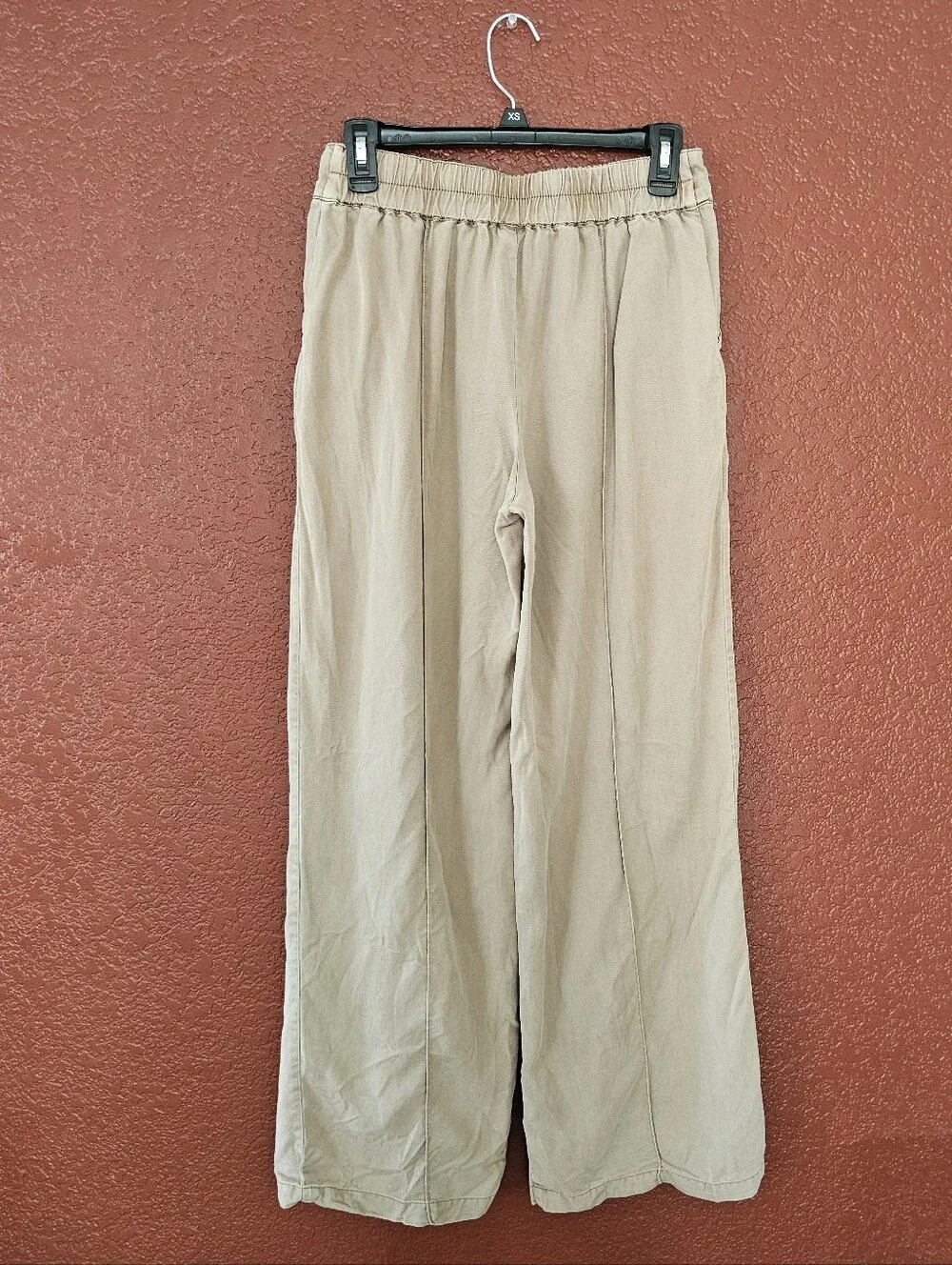 Everyday Wide-Leg Pants in Tan - Picture 3 of 9